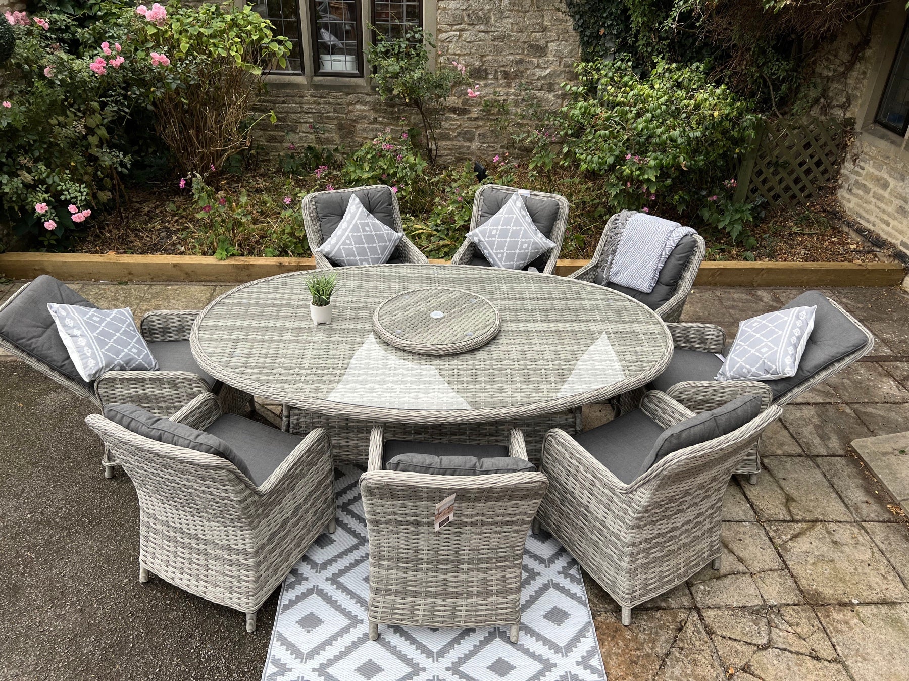 Mali rattan 4 seater round stacking garden furniture set store in grey